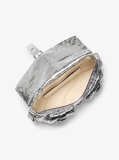 Grand sac &agrave; &eacute;paule Darrington en cuir craquel&eacute; in ARGENT | Michael Kors