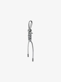 Breloque pour sac de ton argent avec cordon tress&eacute; et m&eacute;tallis&eacute;