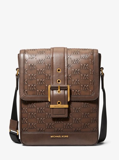 Sac messager Colby en cuir bruni gaufr&eacute; &agrave; logo in CHOCOLAT | Michael Kors