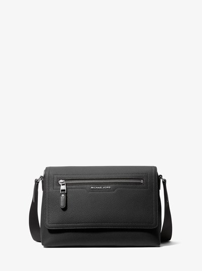 Bolso messenger Hudson peque&ntilde;o de piel granulada in NEGRO | Michael Kors
