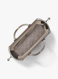 Bolso tote Voyager grande de cuero saffiano