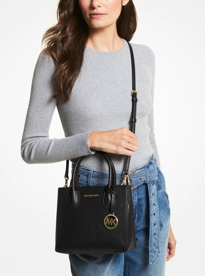 Bolsa cruzada Mercer mediana de piel granulada in NEGRO | Michael Kors