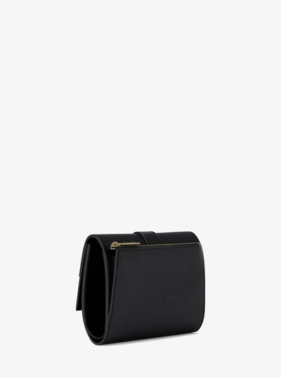 Billetera Greenwich mediana con tres pliegues de piel saffiano in NEGRO | Michael Kors