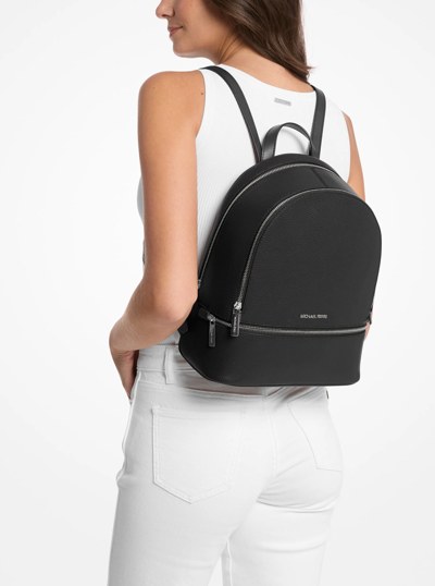 Mochila Rhea mediana con piel granulada in NEGRO | Michael Kors