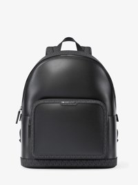 Mochila Cooper mediana de piel granulada y logotipo exclusivo para trayectos diarios