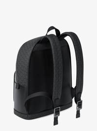 Mochila Cooper mediana de piel granulada y logotipo exclusivo para trayectos diarios