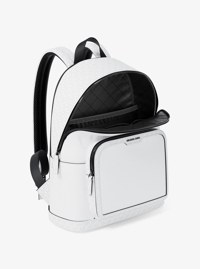 Mochila Cooper mediana de piel granulada y logotipo exclusivo para trayectos diarios