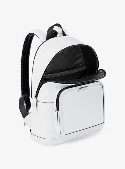 Sac &agrave; dos de transport Cooper de taille moyenne en cuir grain&eacute; &agrave; logo Signature in BLANC &Eacute;CLATANT | Michael Kors