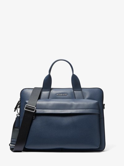 Malet&iacute;n Pacey mediano de piel granulada con bolsillo in AZUL MARINO | Michael Kors