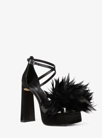 Sandales &agrave; plateforme en satin orn&eacute;es de plumes Cami