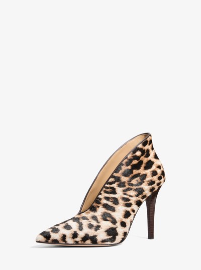 Zapato de sal&oacute;n Tonya de pelo de becerro y estampado de leopardo in CAMEL OSCURO MULTICOLOR | Michael Kors
