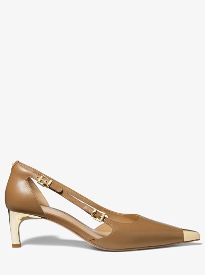 Escarpin Kasia en cuir &agrave; talon bobine in BOGUE | Michael Kors