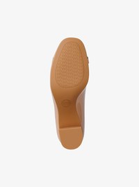 Zapato de sal&oacute;n Dori de charol de tac&oacute;n grueso