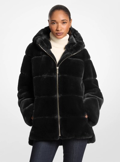Manteau &agrave; capuchon en fausse fourrure in NOIR | Michael Kors