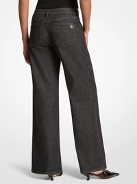 Pantal&oacute;n de denim el&aacute;stico con tachuelas y corte ancho