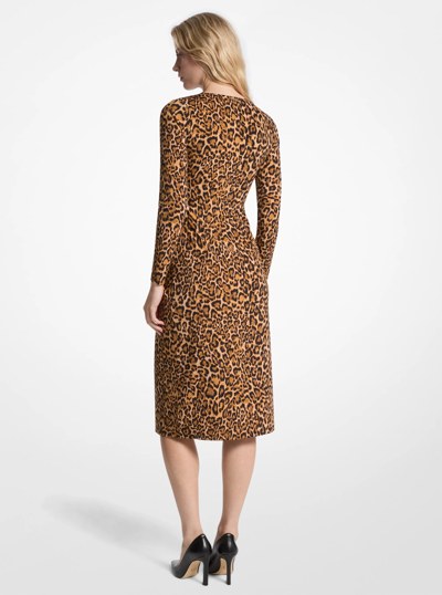 Robe en jersey mat &agrave; ruch&eacute; et &agrave; imprim&eacute; l&eacute;opard in SOUCI | Michael Kors
