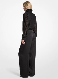 Combinaison en jacquard et en satin &agrave; col nou&eacute; avec fermoir &agrave; pince m&eacute;tallis&eacute;
