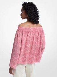 Top de georgette con hombros descubiertos y estampado abstracto
