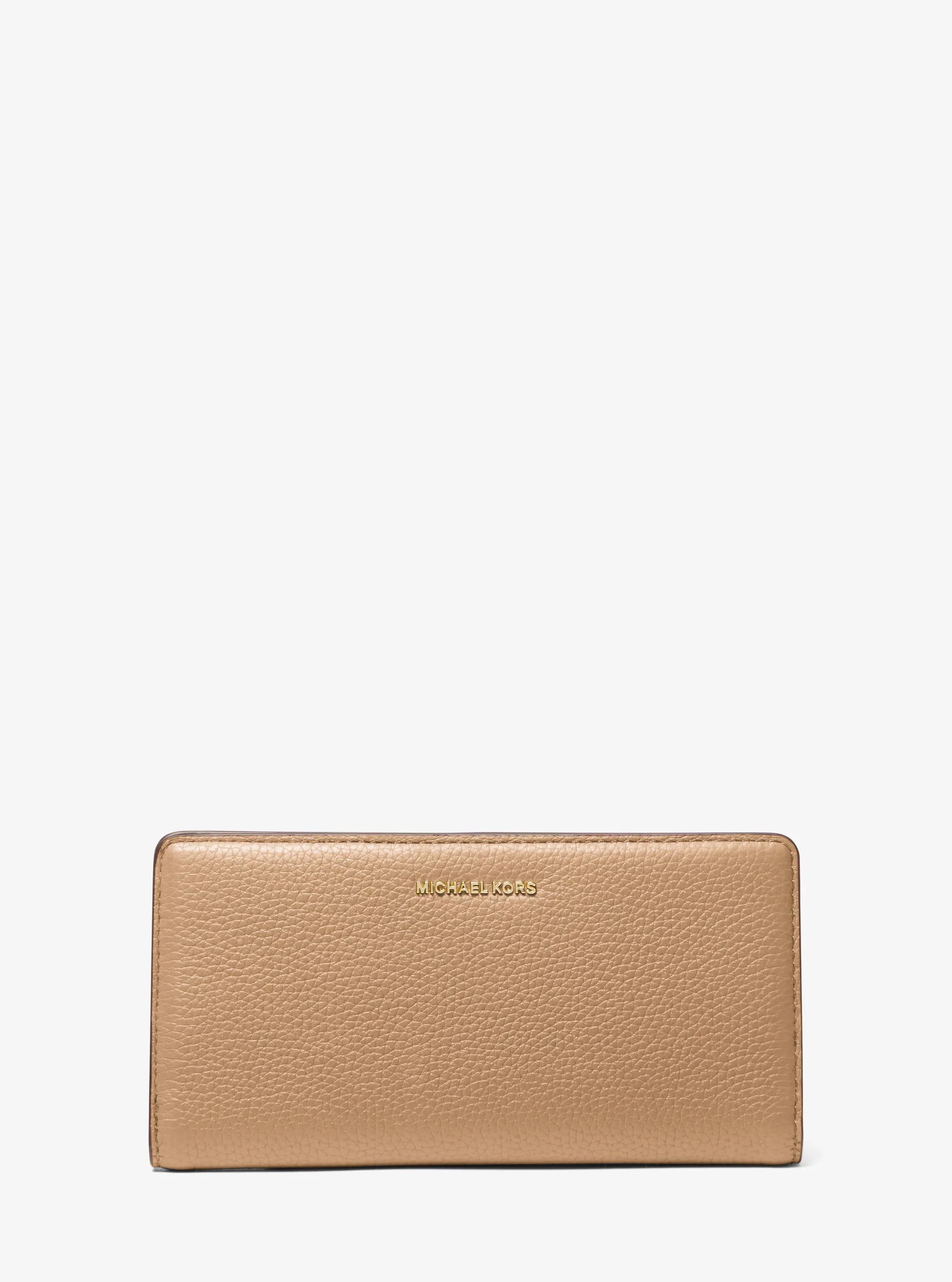Cartera grande Bryant de piel granulada con cierre delantero con bot&oacute;n a presi&oacute;n in C&Aacute;SCARA | Michael Kors
