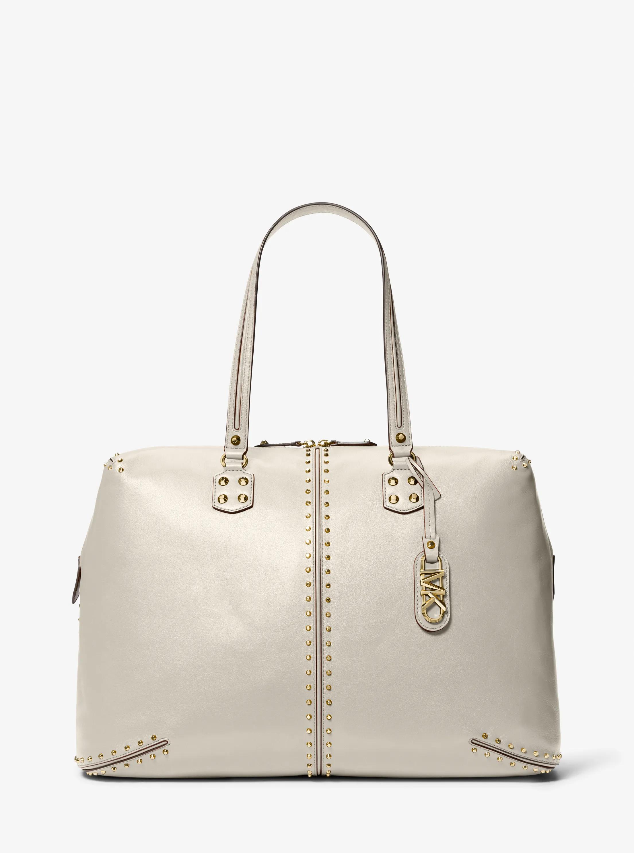 Tr&egrave;s grand sac de fin de semaine Astor en cuir clout&eacute; in CR&Egrave;ME L&Eacute;GER | Michael Kors