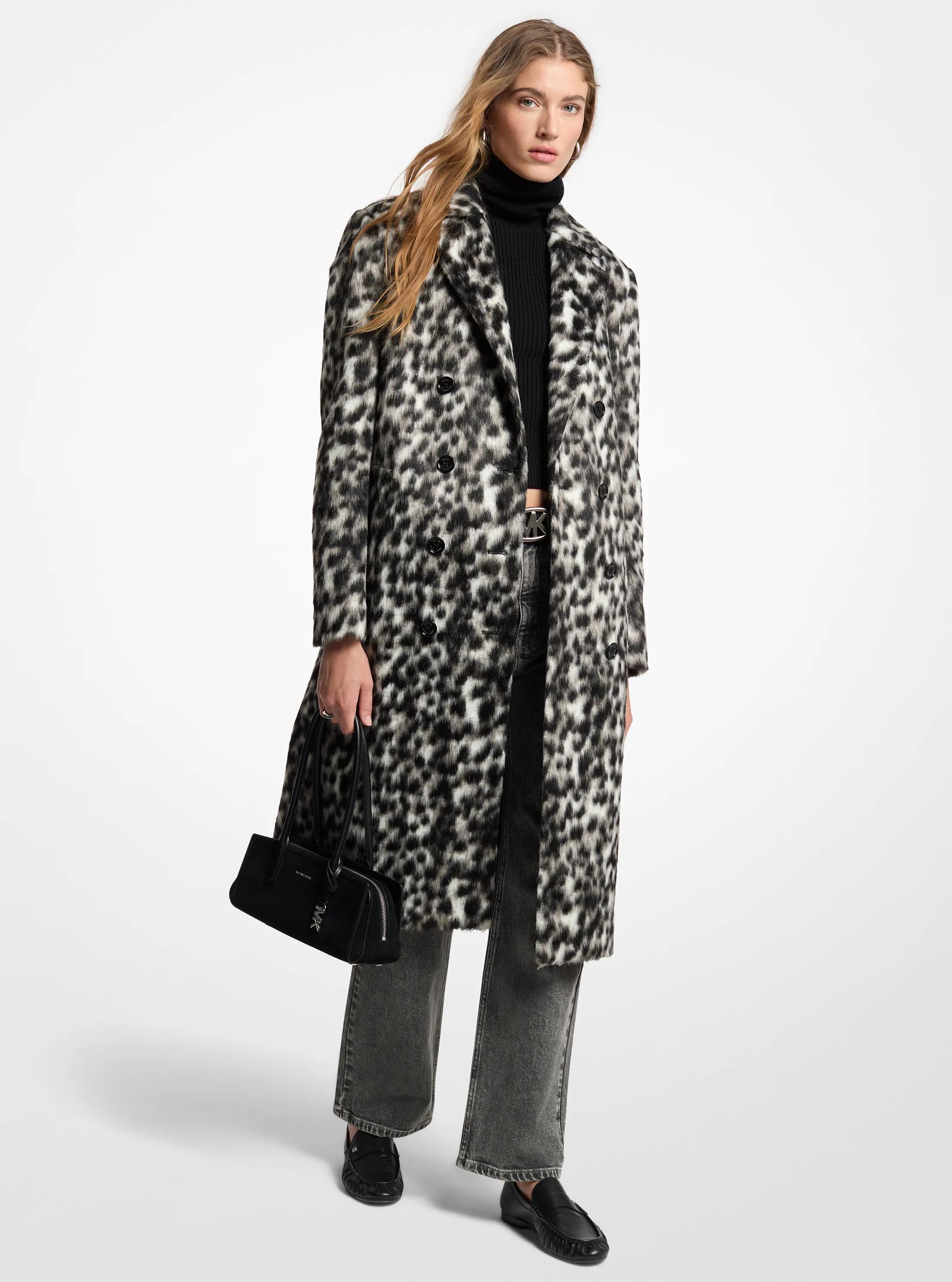 Abrigo de pelo sint&eacute;tico con estampado de leopardo in MALACHITE GREY | Michael Kors