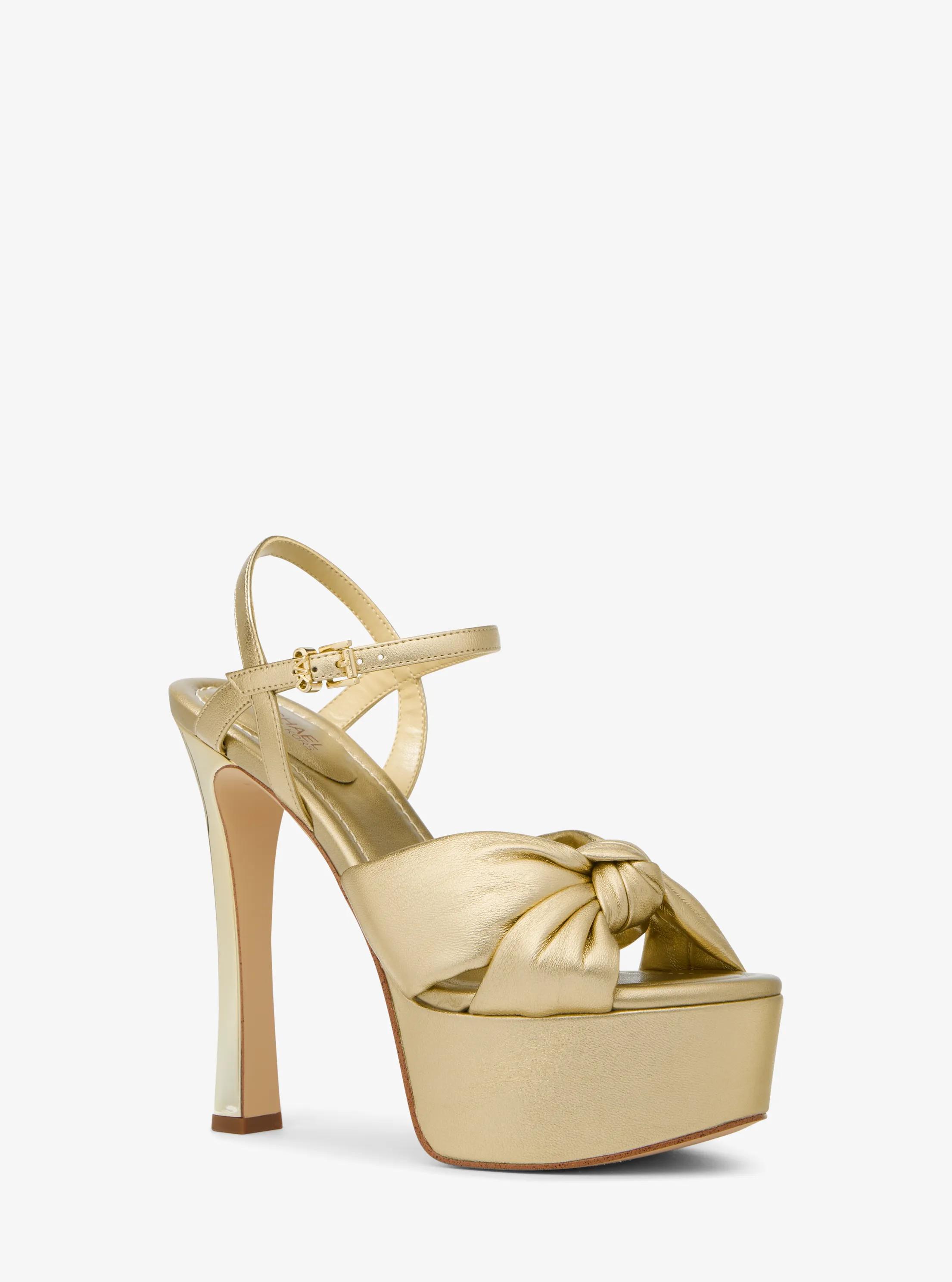 Sandale &agrave; plateforme Elena en cuir m&eacute;tallis&eacute; in OR P&Acirc;LE | Michael Kors