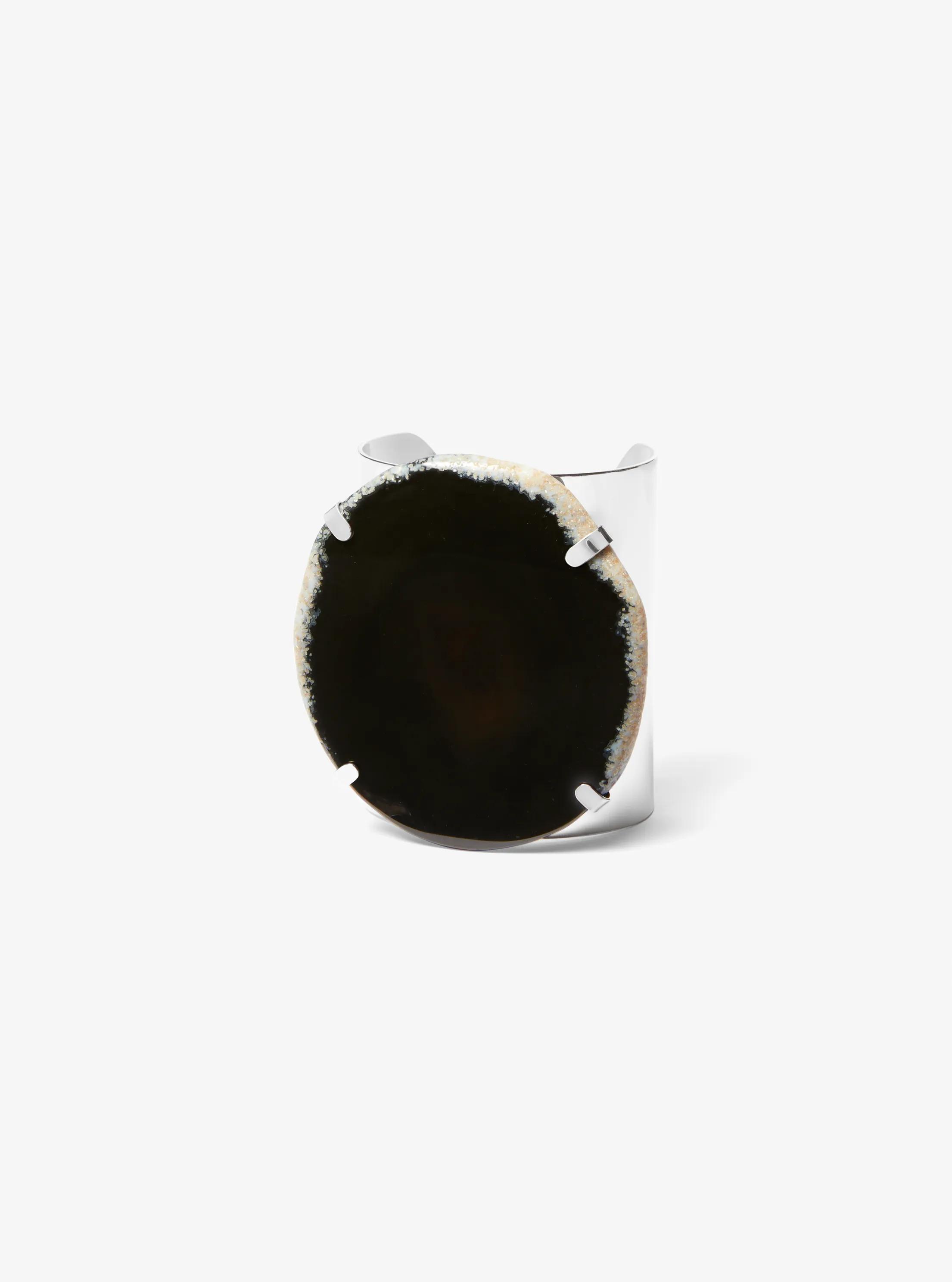 Brazalete de lat&oacute;n con chapado en metal precioso y &aacute;gata