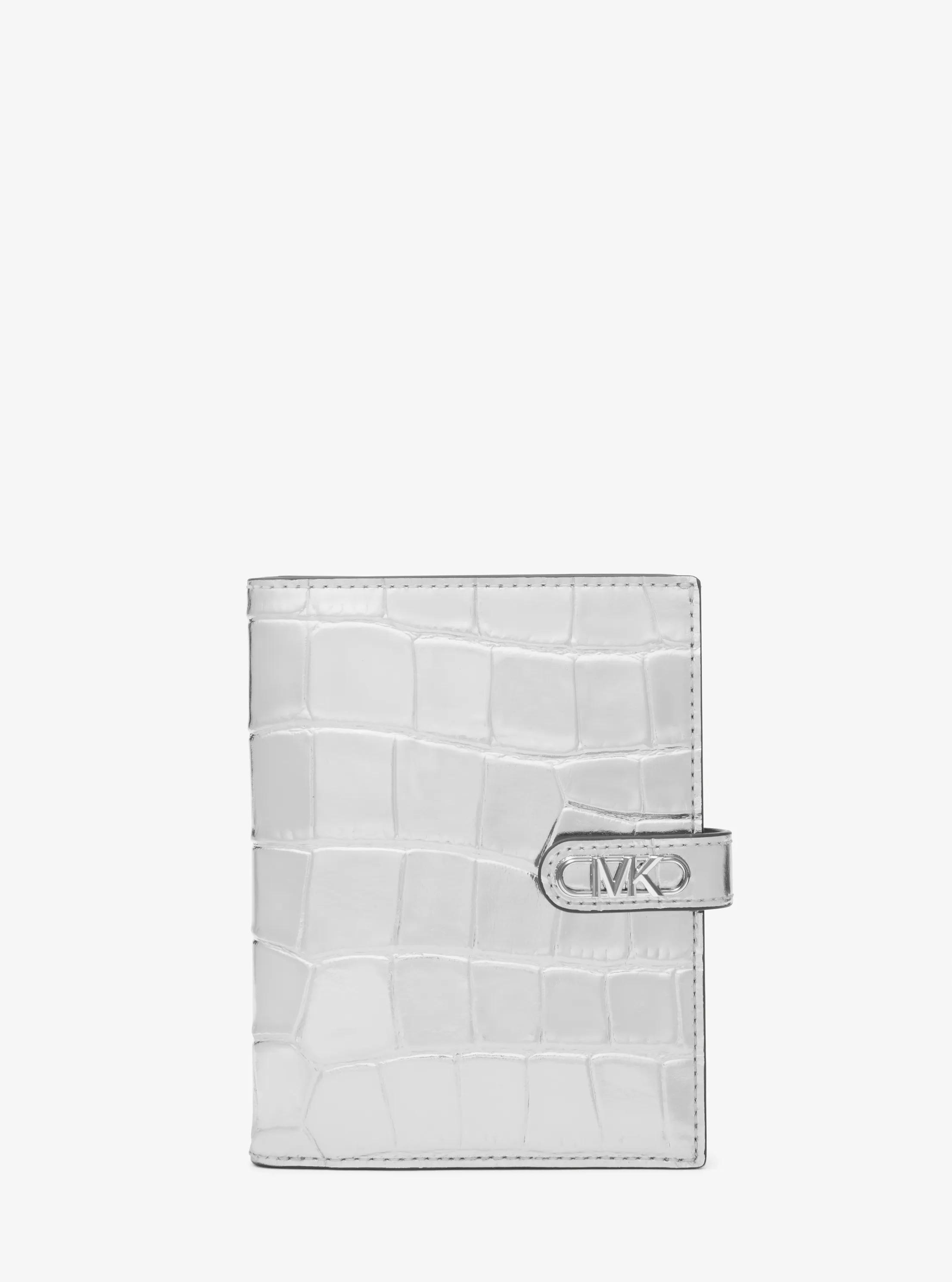 Cartera para pasaporte de piel metalizada con motivo de cocodrilo en relieve y logotipo imperio