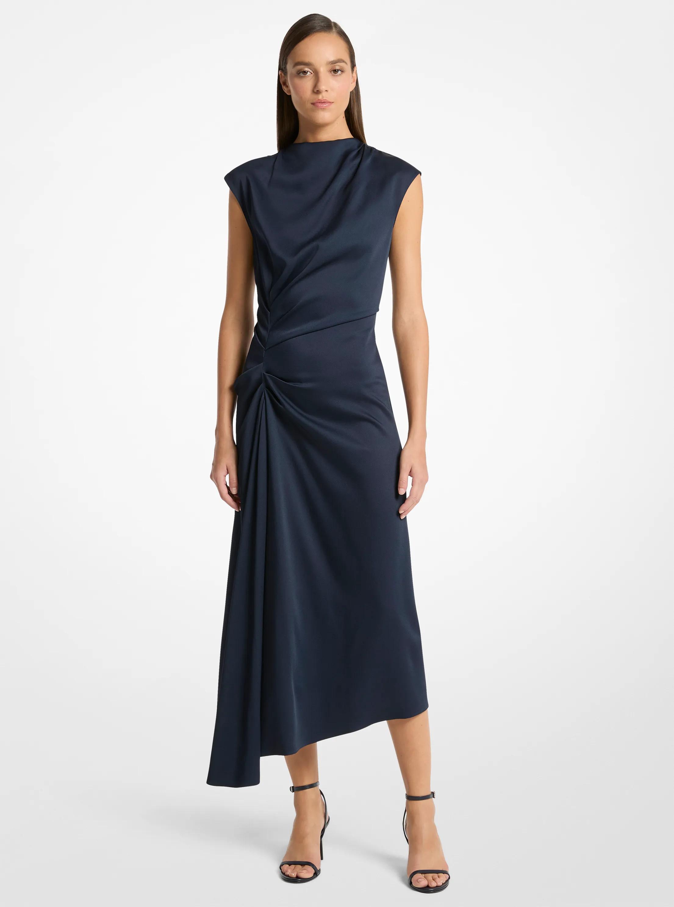 Robe satin&eacute;e &agrave; col b&eacute;nitier et taille cintr&eacute;e