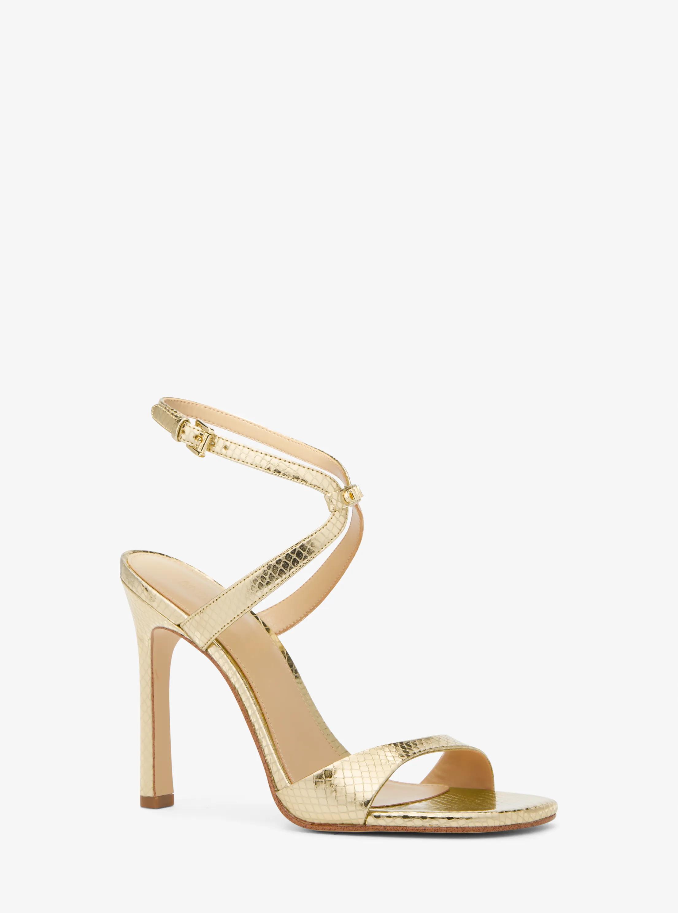 Sandale Amara en cuir m&eacute;tallis&eacute; gaufr&eacute; &agrave; motif de serpent in OR P&Acirc;LE | Michael Kors