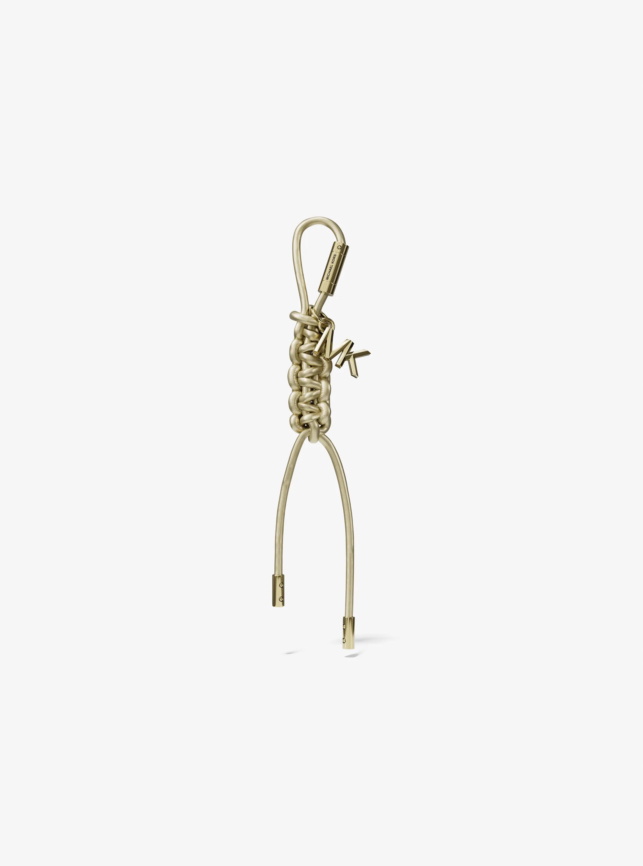 Breloque pour sac de ton or avec cordon tress&eacute; et m&eacute;tallis&eacute; in OR P&Acirc;LE | Michael Kors
