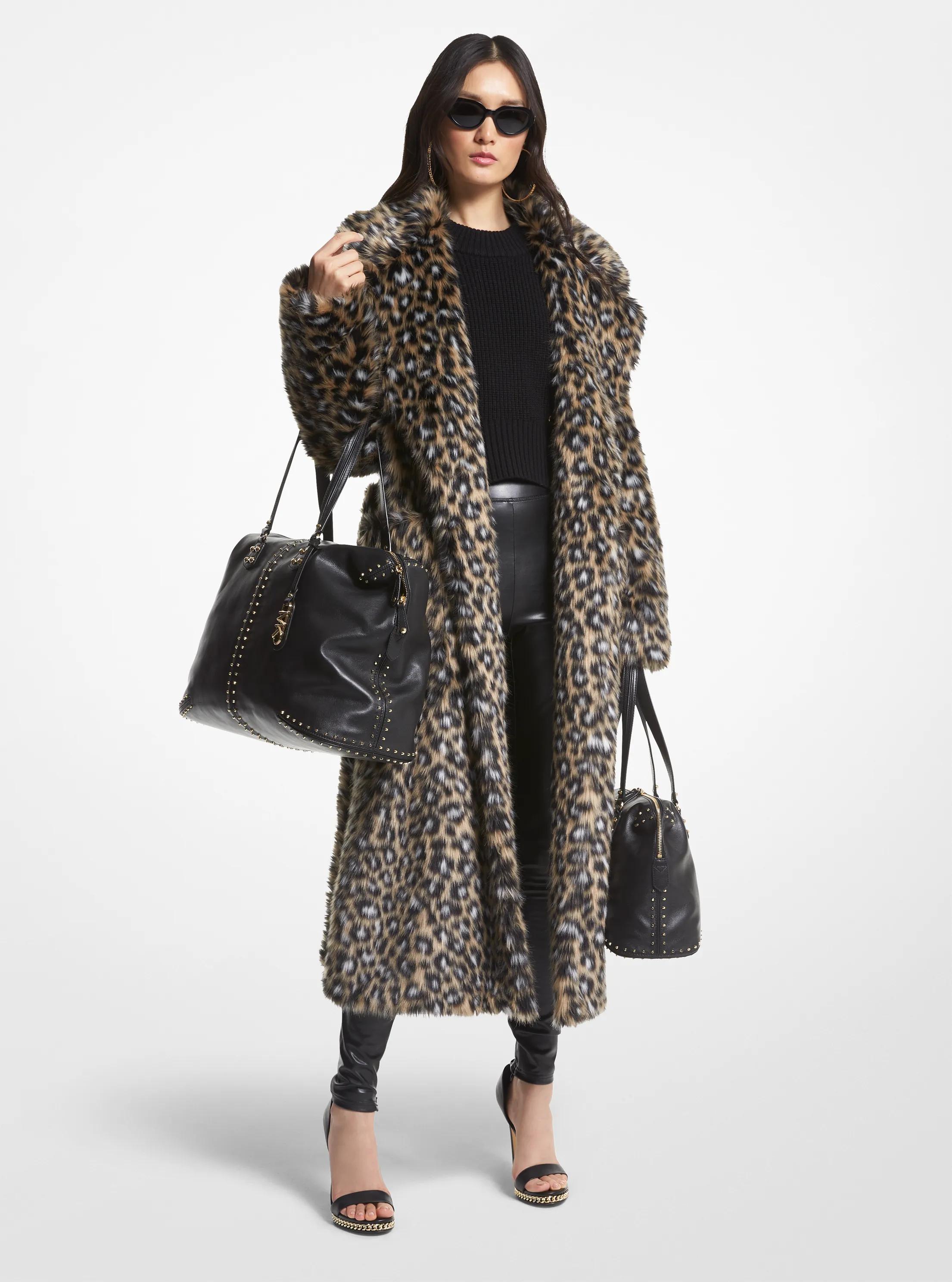 Abrigo tipo bata de pelo sint&eacute;tico con estampado de leopardo in CAQUI/NEGRO | Michael Kors