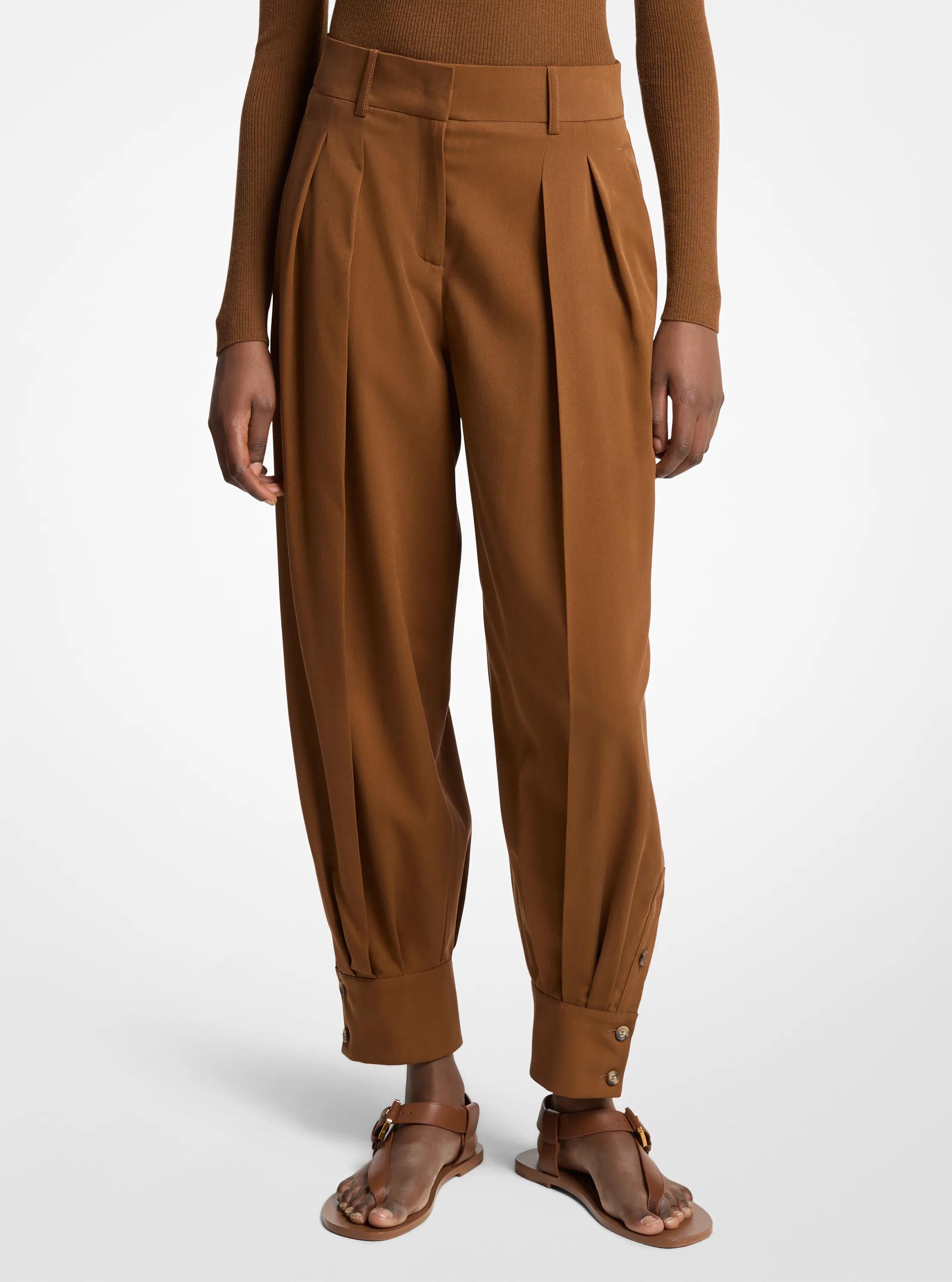 Pantal&oacute;n carrot con dobladillo de gabardina de seda in RAMA | Michael Kors