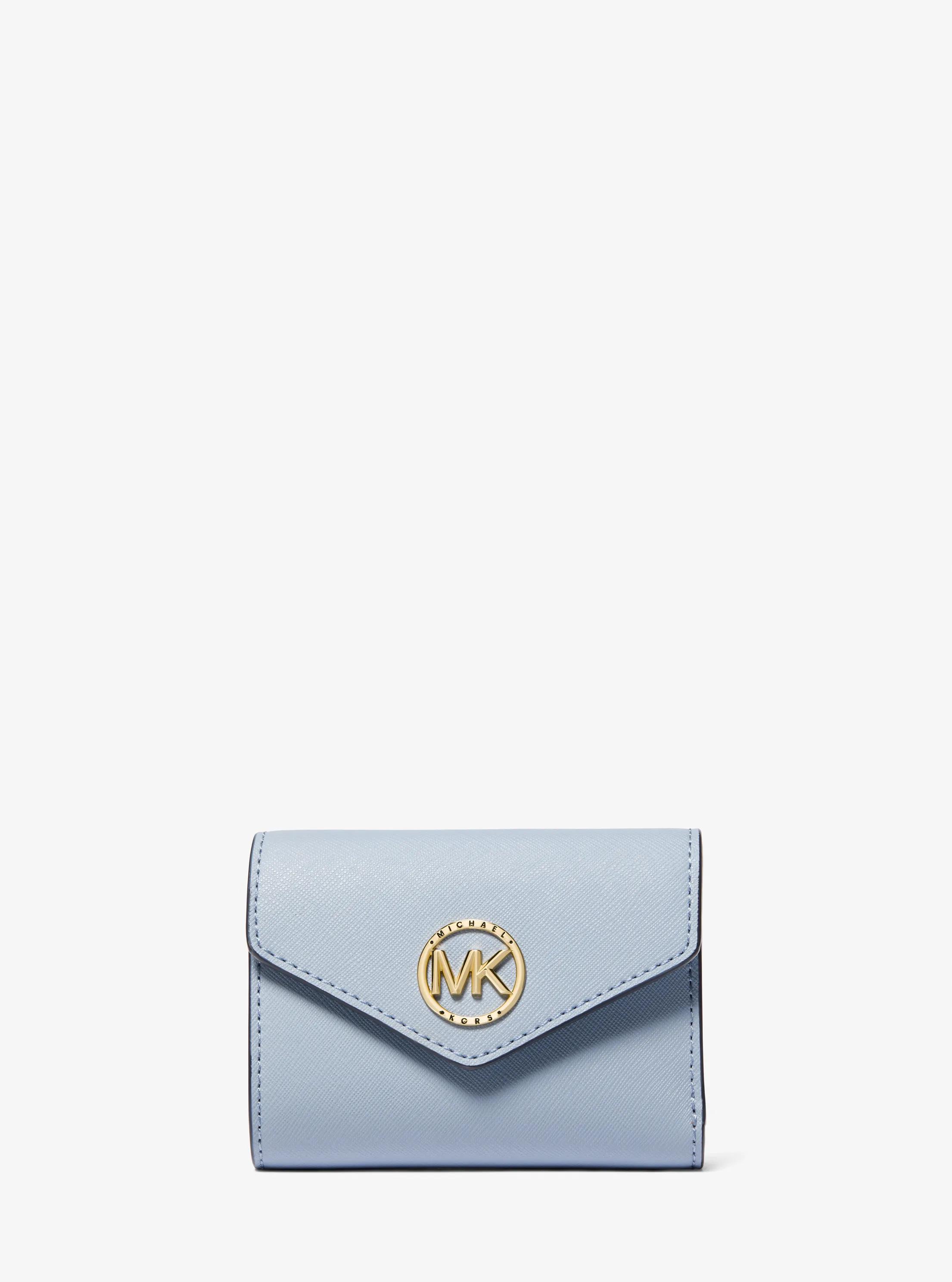 Cartera tipo sobre Carmen mediana de piel saffiano con tres pliegues in AZUL P&Aacute;LIDO | Michael Kors