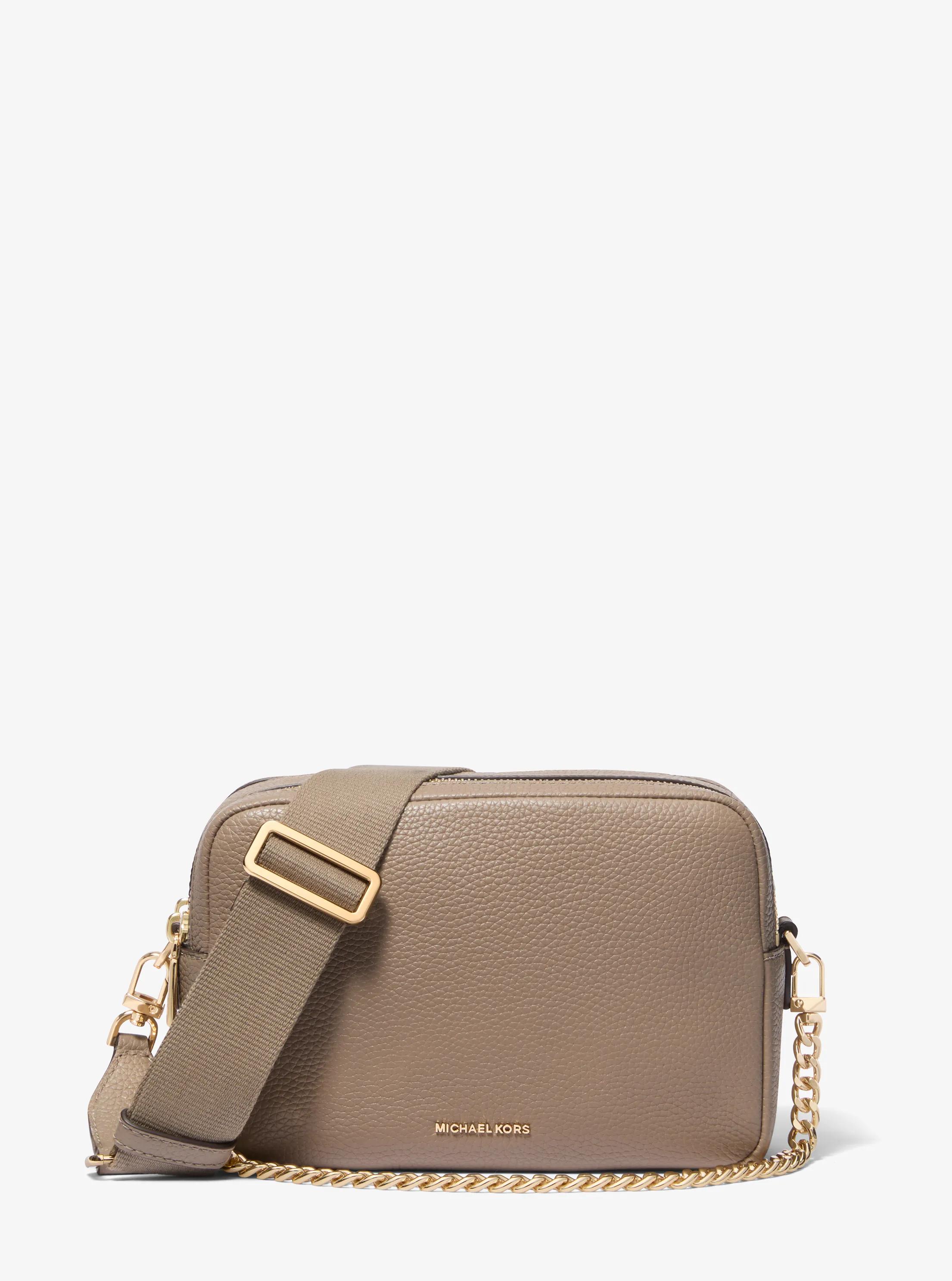 Bandolera para c&aacute;mara Bryant mediana de piel granulada in ABEDUL | Michael Kors