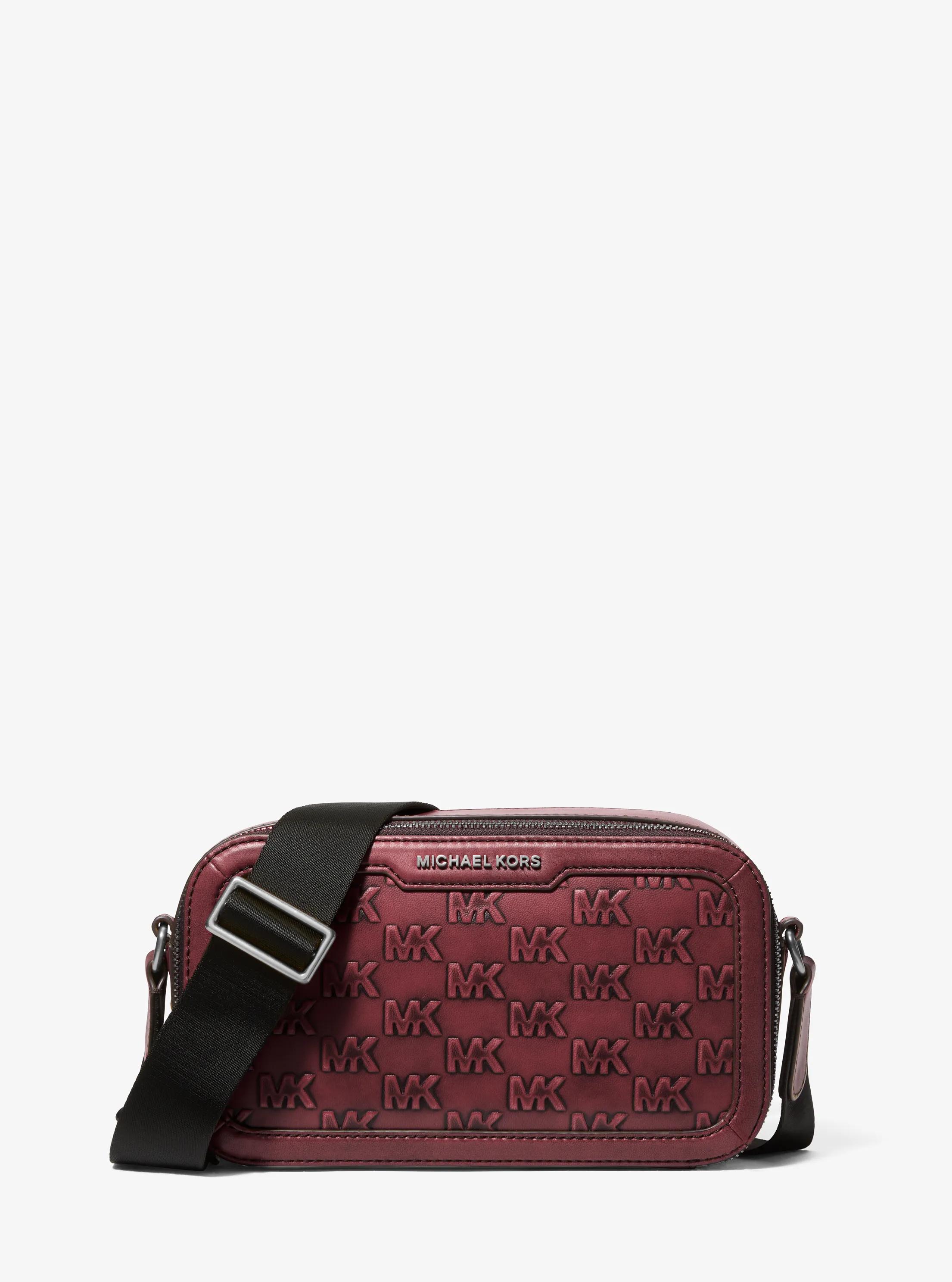 Sac &agrave; bandouli&egrave;re Hudson en cuir bruni gaufr&eacute; &agrave; logo in ROUGE POURPRE | Michael Kors