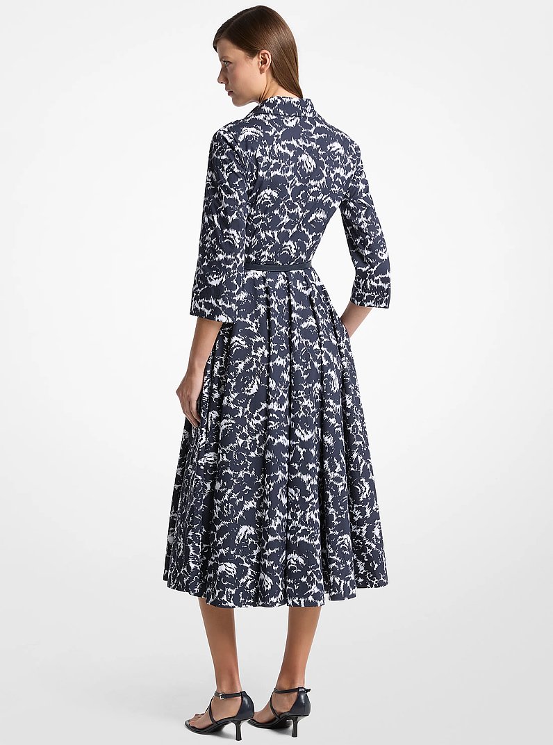 Vestido camisero de manga tres cuartos con cintur&oacute;n de popelina de algod&oacute;n con estampado floral chin&eacute; gr&aacute;fico in Blanco medianoche/&oacute;ptico | Michael Kors
