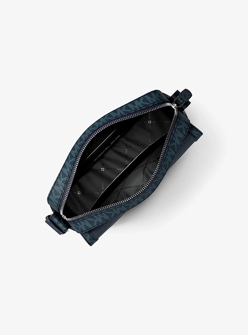 Sac &agrave; bandouli&egrave;re pour appareil photo Cooper de taille moyenne en cuir grain&eacute; et &agrave; logo Signature in BLEU MARINE | Michael Kors