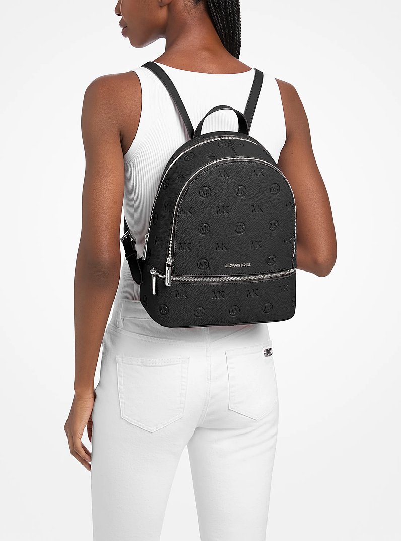 Sac &agrave; dos Rhea de taille moyenne &agrave; logo grav&eacute; in NOIR | Michael Kors