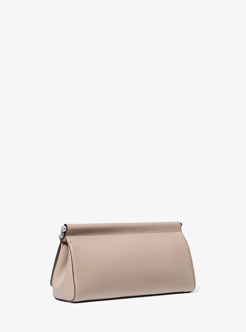 Pochette Carmine mediano de piel in ARENA CLARO | Michael Kors