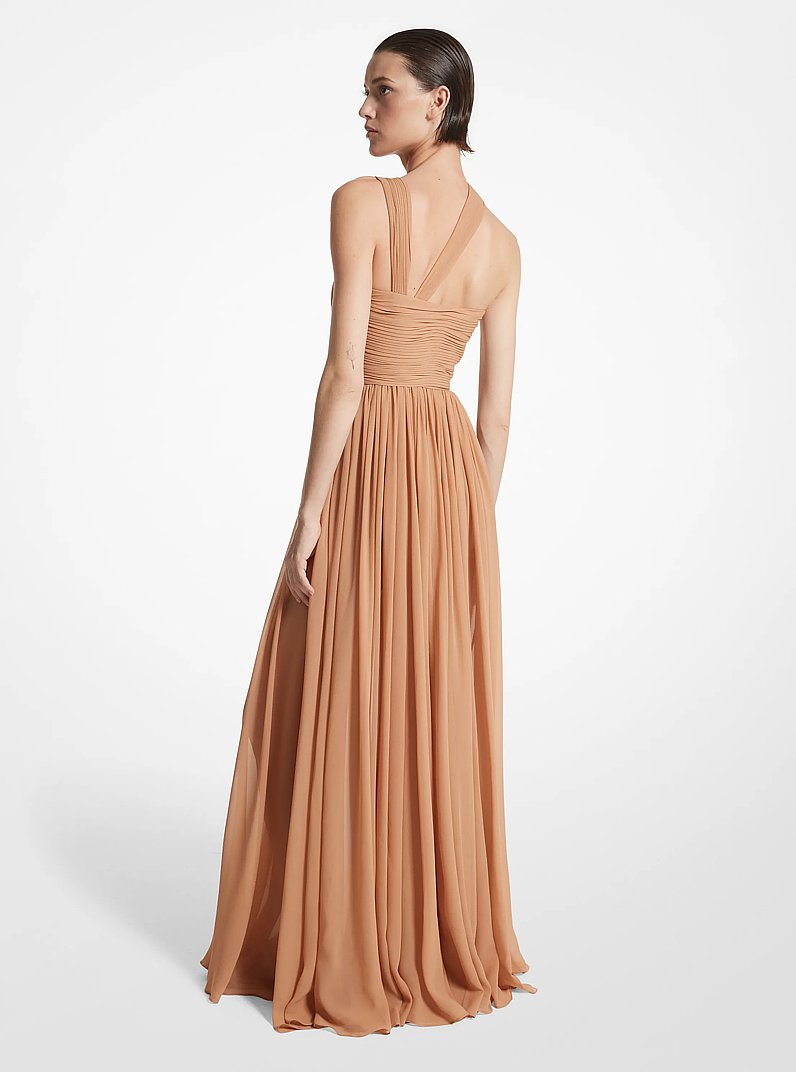 Vestido de chif&oacute;n de seda con dise&ntilde;o fruncido y hombro descubierto in TOSTADO SUAVE | Michael Kors