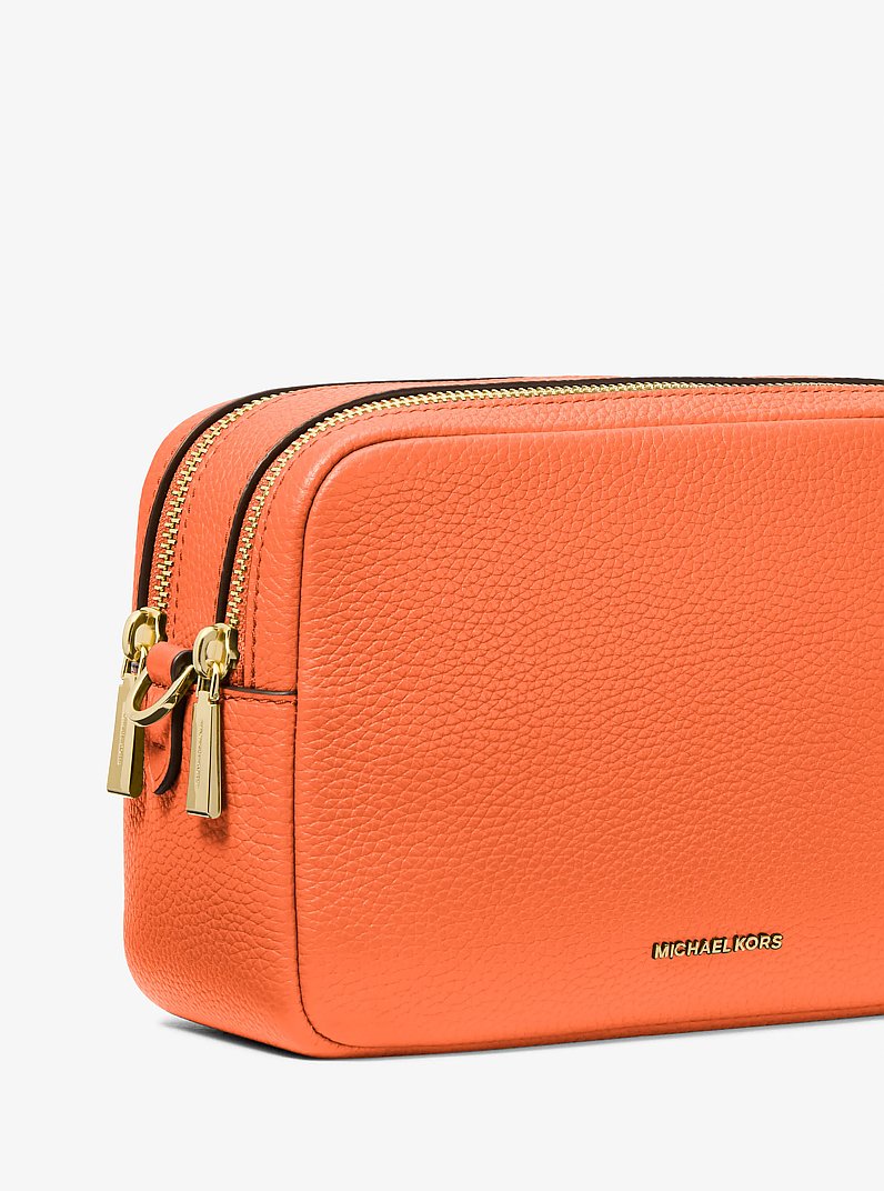 Camera bag a tracolla Bryant media in pelle martellata in MIMOSA | Michael Kors