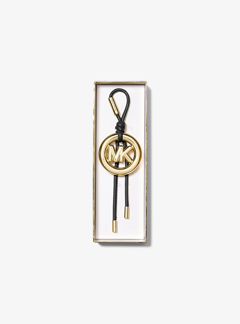 Opgeblazen MK-bedeltje met koord van leer in ZWART | Michael Kors