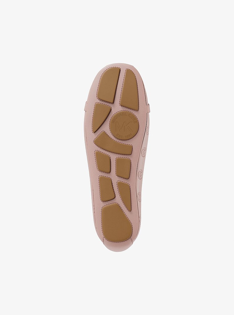 Mocas&iacute;n Fulton con logotipo grabado