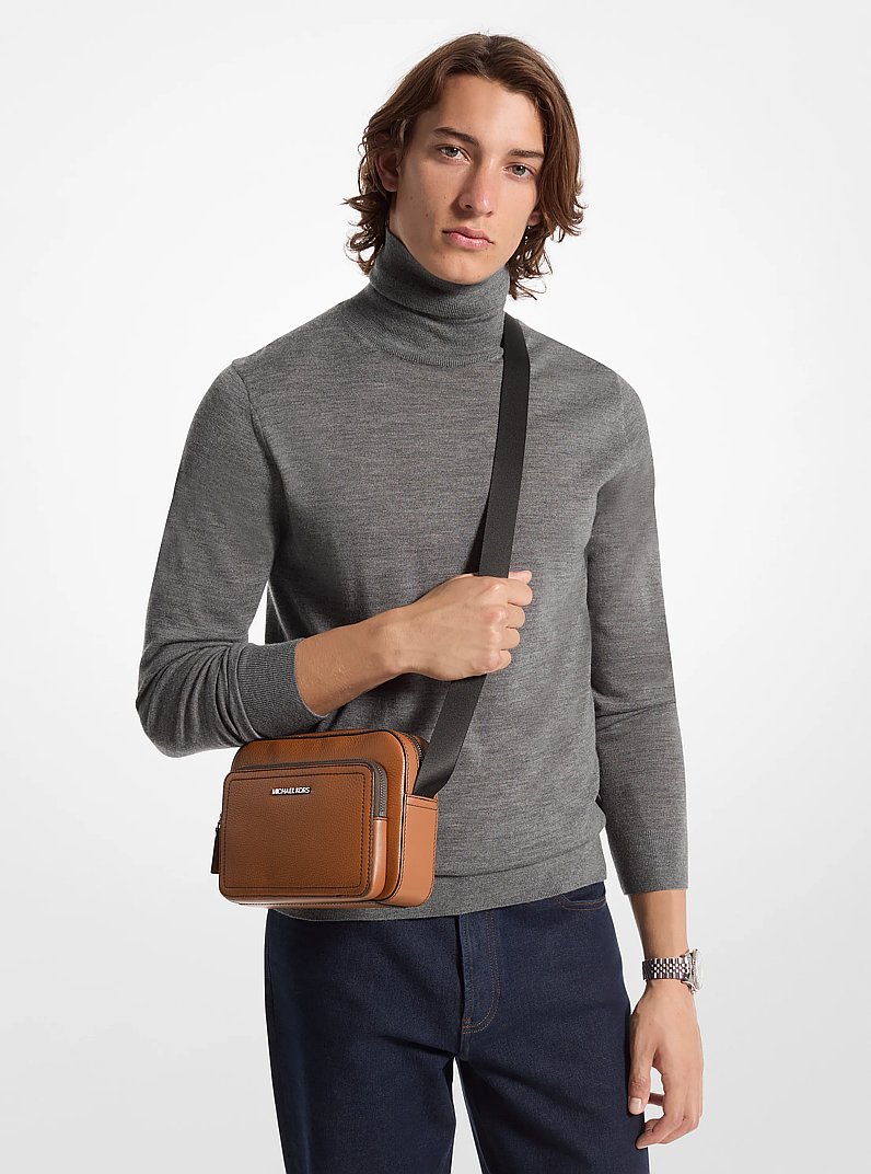 Bandolera utilitaria Cooper de cuero granulado in LUGGAGE | Michael Kors