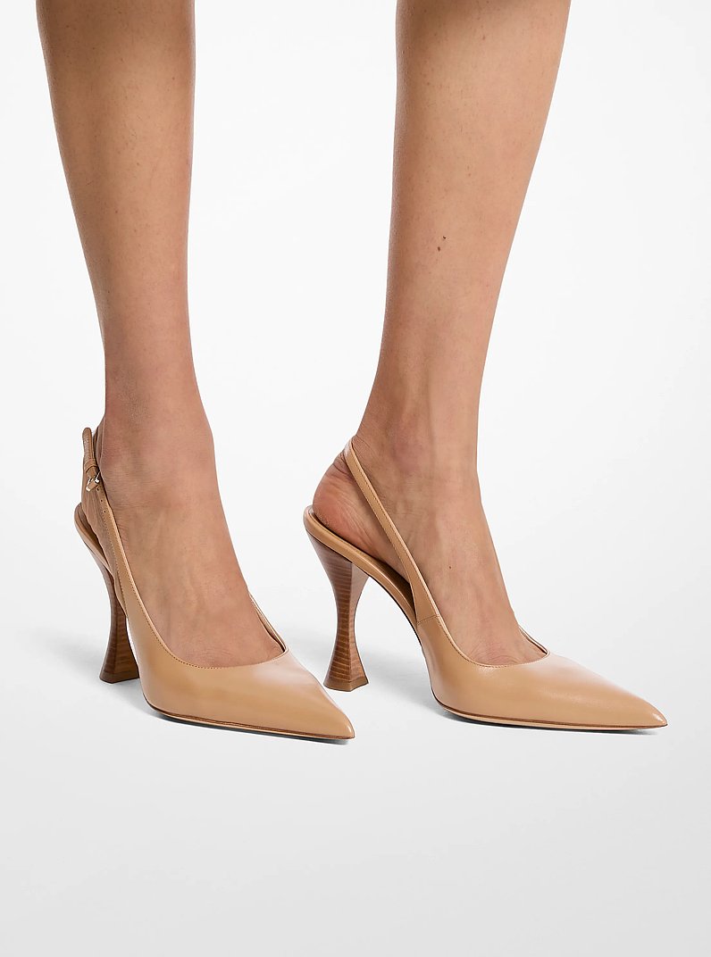 Zapato de tac&oacute;n Isabella de cuero con tal&oacute;n descubierto in MAN&Iacute; | Michael Kors