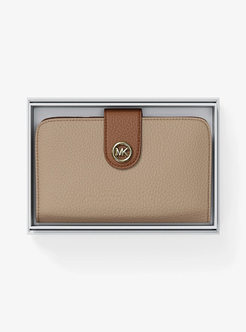 Portafoglio MK Pop Charm medio in pelle martellata color block con logo in KHAKI MULTI | Michael Kors