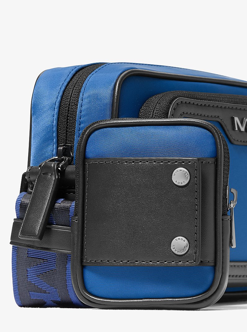 Sac pour appareil photo Lautner en nylon avec poche in BLEU EMPIRE | Michael Kors