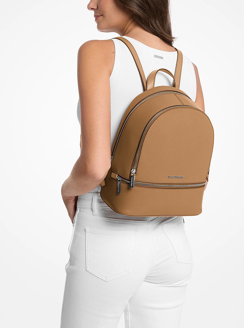 Mochila Rhea mediana con piel granulada in MAN&Iacute; | Michael Kors