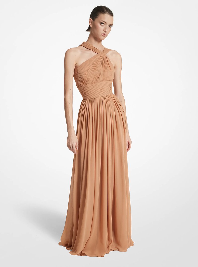 Vestido de chif&oacute;n de seda con dise&ntilde;o fruncido y hombro descubierto in TOSTADO SUAVE | Michael Kors